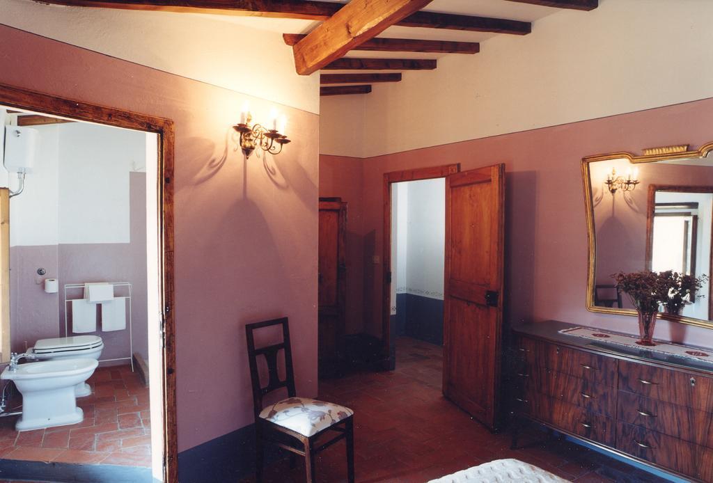 Antica Casa "Le Rondini" Bed & Breakfast Borgo a Buggiano Ruang foto