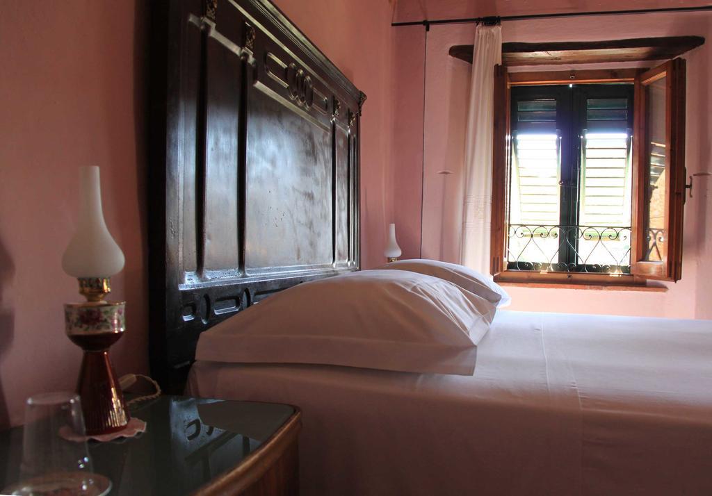 Antica Casa "Le Rondini" Bed & Breakfast Borgo a Buggiano Bagian luar foto