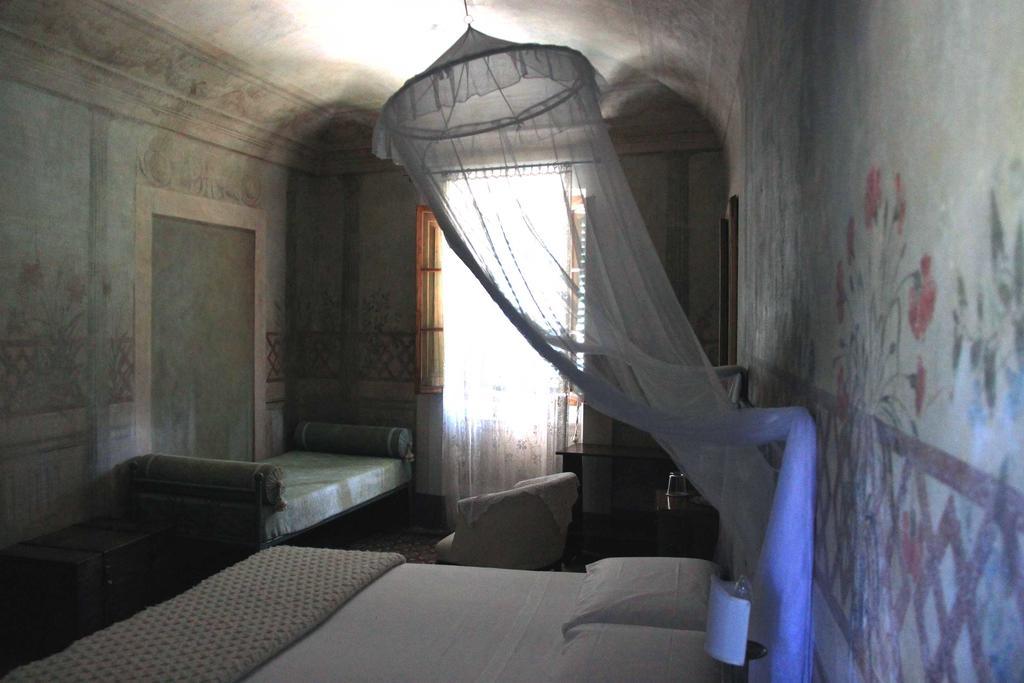Antica Casa "Le Rondini" Bed & Breakfast Borgo a Buggiano Bagian luar foto