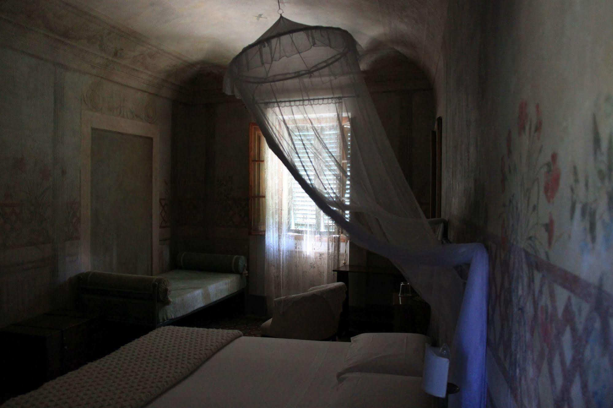 Antica Casa "Le Rondini" Bed & Breakfast Borgo a Buggiano Bagian luar foto